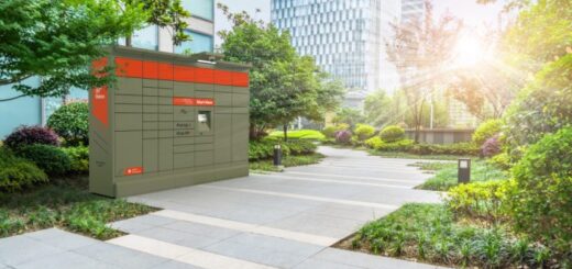Solar-powered Autonomous Parcel Locker