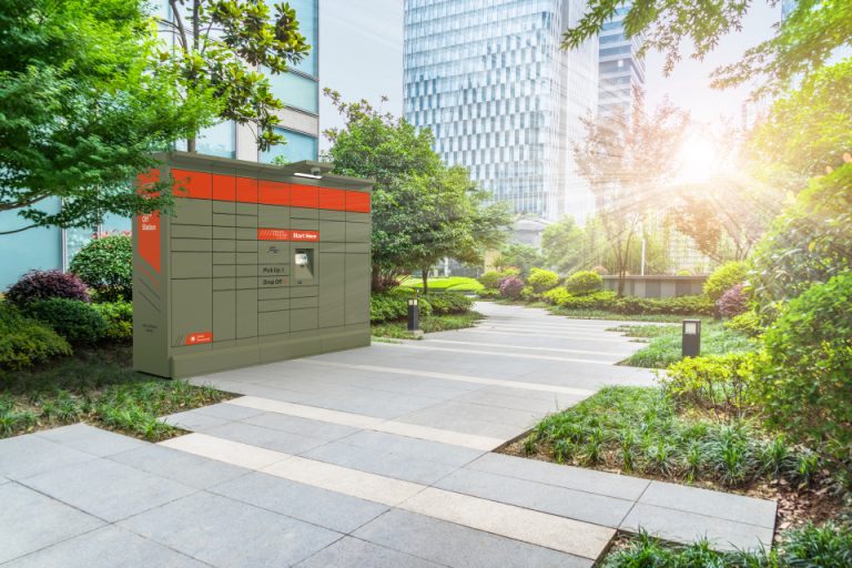Solar-powered Autonomous Parcel Locker