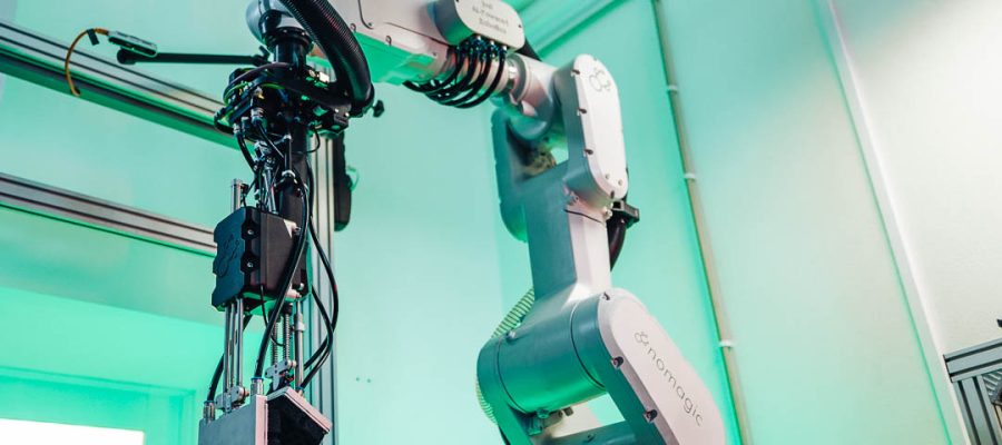 Physical AI Solution to Pick 2-piece Shoeboxes